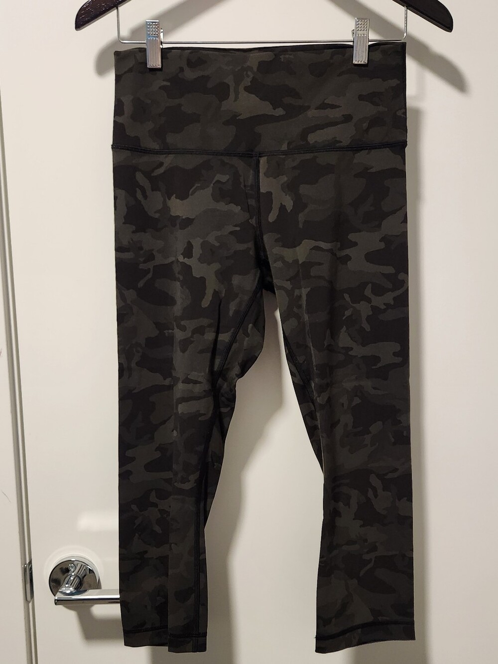 Lululemon Camo Capri Leggings